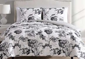 Hallmart Collectibles Comforter Set