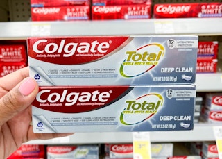 walgreens colgate total deep clean aisle shot 2 1647270995 1647270995