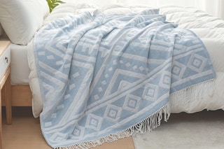 throw-blanket-amazon