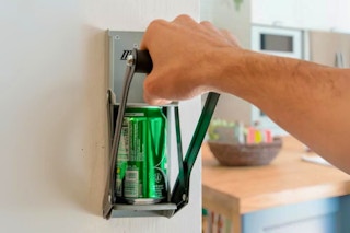 Target metal can crusher