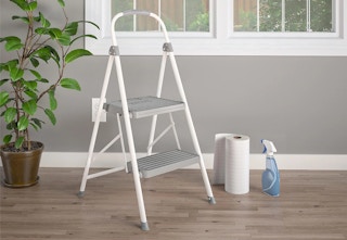 2-step step stool