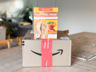 foot peel mask on amazon box