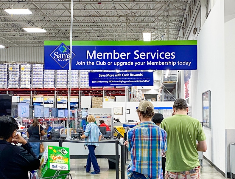 Members service and return counter at Sam's Club.