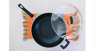 a wok with a lid