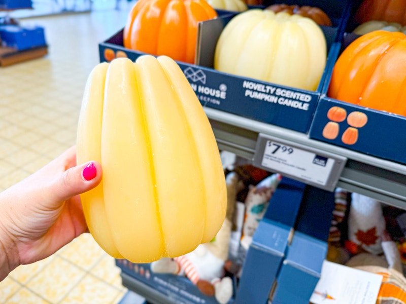 aldi-fall-pumpkin-candle-1