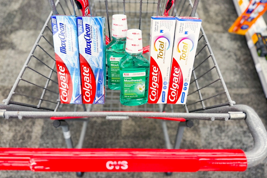 4 colgate toothpastes and 2 mouthwashes in a cart