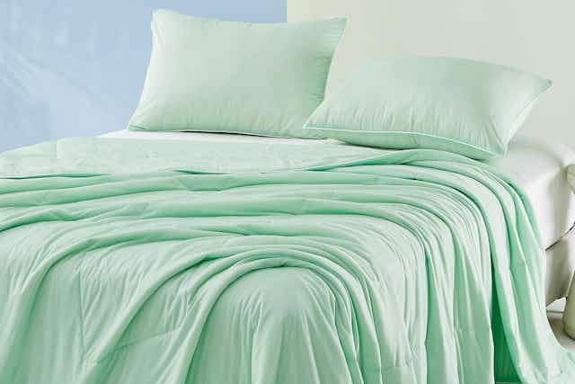 Cooling Queen-Size Comforter, Just $27.49 With 50% Off Amazon Coupon card image