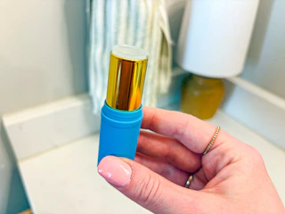 amazon-Maree-under-eye-balm-stick-1