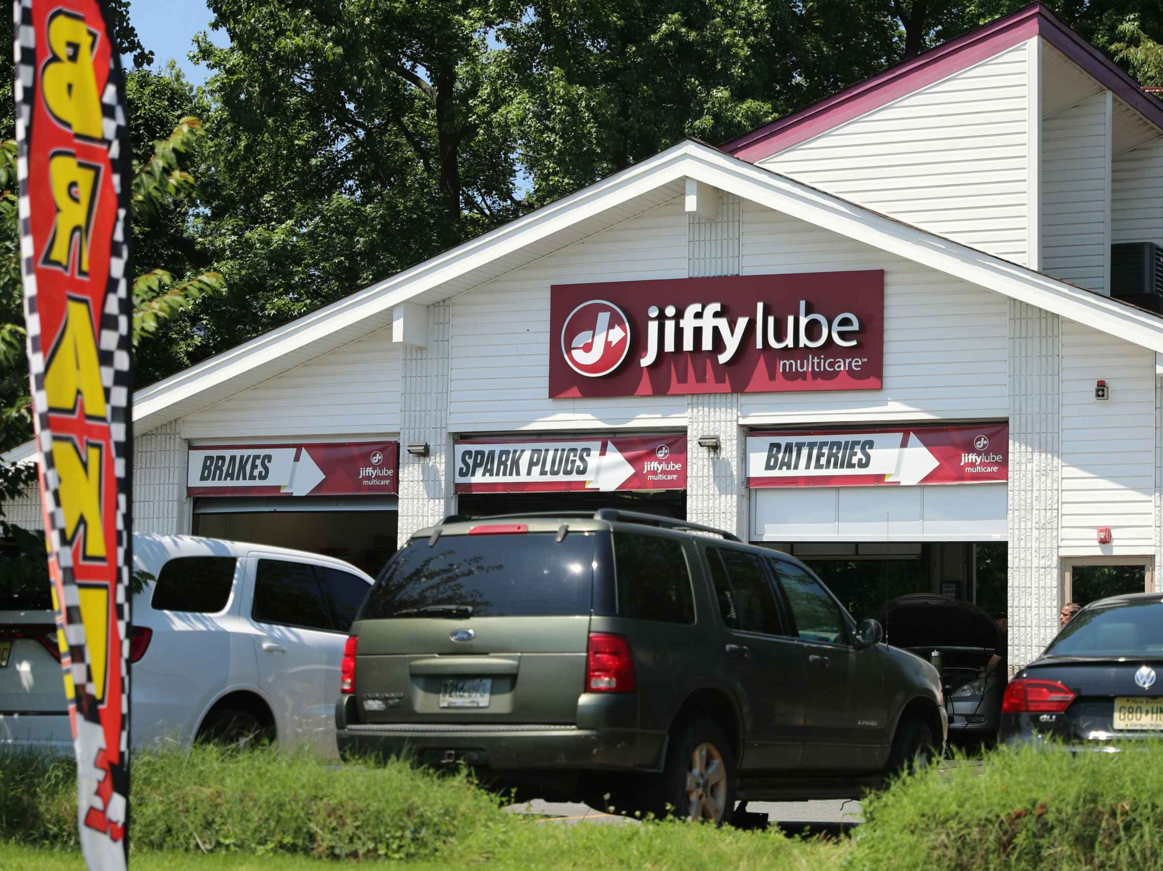 A Jiffy Lube store front