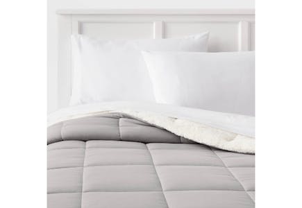 Room Essentials Reversible Comforter