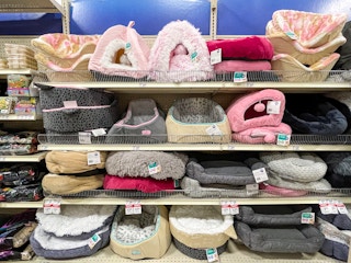 petsmart-dog-and-cat-beds-on-shelf-in-store