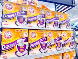 Arm & Hammer cat litter area shot