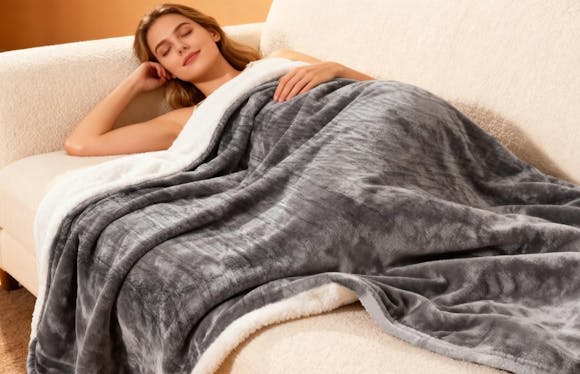 Heated Blanket Throw, Now $19.98 on Amazon