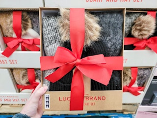 hand holding a hat & scarf set