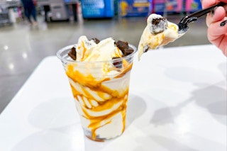 costco-food-court-salted-caramel-brownie-sundae-in-a-cup