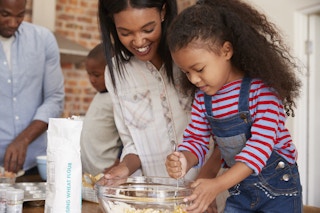 cheap meals that go a long way - Family baking together 