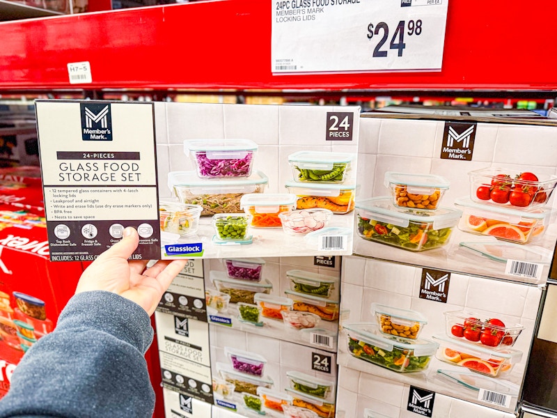 person grabbing a glass food storage set