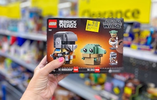 walmart lego brickheadz star wars mandalorian set hand holding
