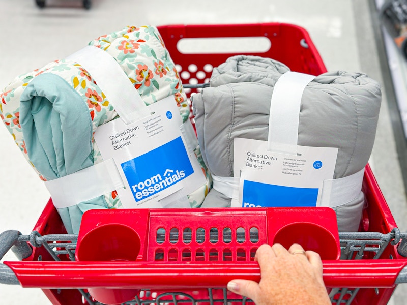 room-essentials-quilted-bed-blankets-target2