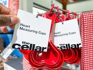 heart measuring cups