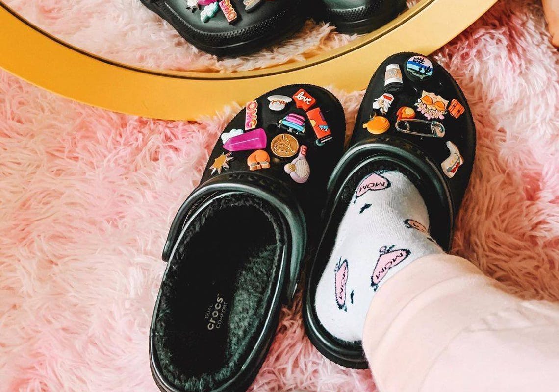 Crocs Review 2022: How to put Jibbitz/Lucky Charms on your Crocs