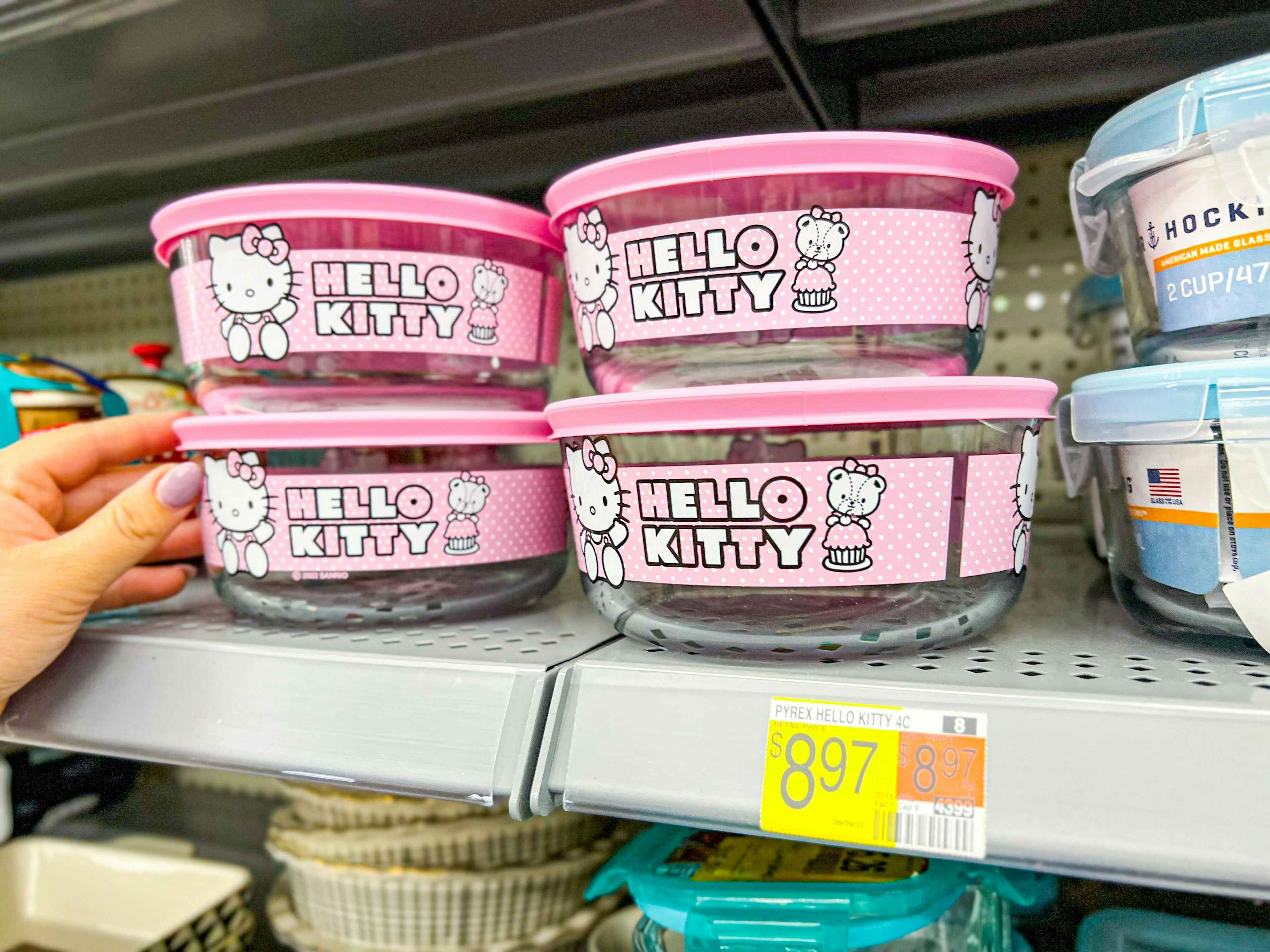 pyrex-hello-kitty-storage-container-walmart-1