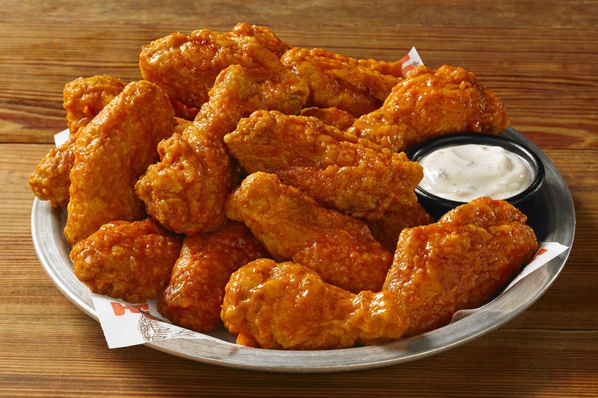 a plate of wings from Hooters
