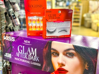 cvs-halloween-kiss-nails-eyelashes-4