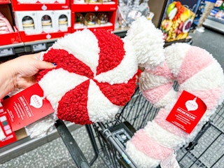 aldi-peppermint-candy-pillow-1