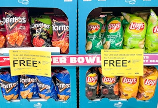 Doritos/Lays chip display