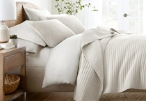 Linens & Hutch Quilt Set