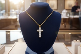 superjeweler-cross-necklace-2