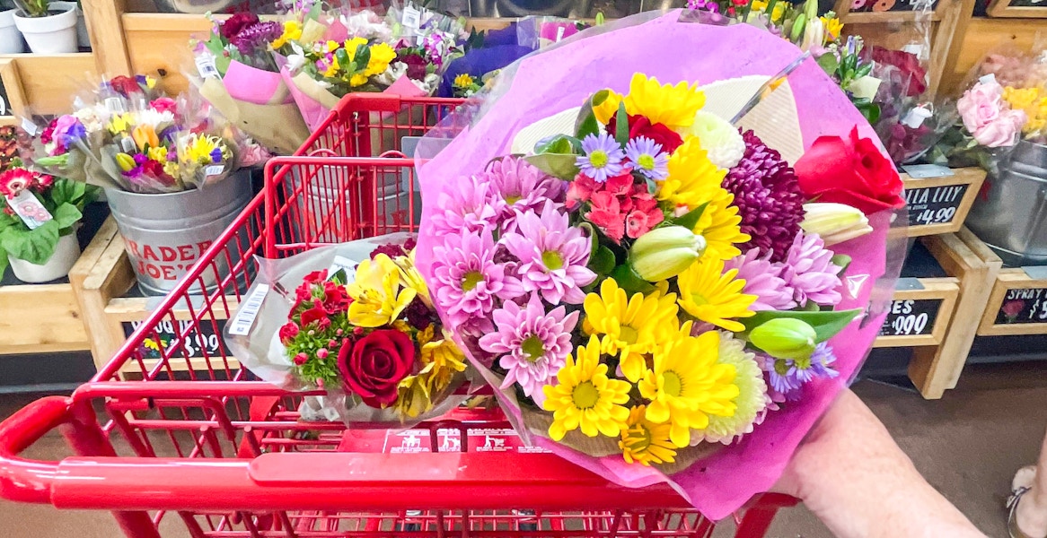 trader-joes-flowers-in-cart-2022-featured-crop