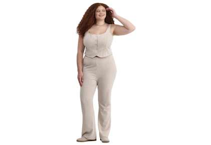 No Boundaries Women's Outfit