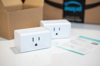 Kasa smart plug with amazon box an amazon box