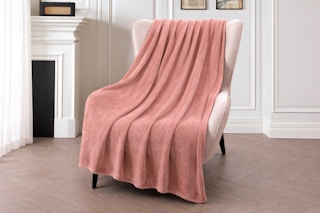 Walmart-fleece-throw-blanket-1