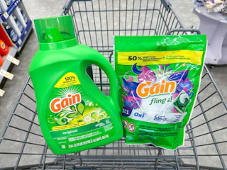 gain detergent and flings in walgreens cart