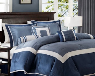 zulily-blue-and-white-comforter-set-dec-2022