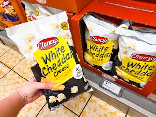 aldi-clancys-white-cheddar-cheese-popcorn