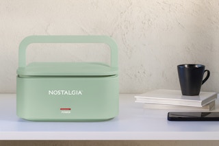 The-Home-Depot-Nostalgia-portable-heated-lunch-box-1