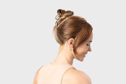 a woman wearing a kitsch claw clip