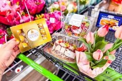 Chocolate-Covered Strawberries for $6 and More Valentine Deals at Publix card image