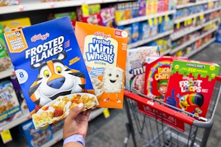 hand holding kelloggs cereal boxes