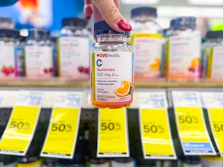 hand holding vitamin c gummies cvs