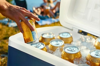 Walmart-Ozark-Trail-30-qt-wheeled-cooler-1