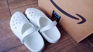 amazon crocs 1638192134 1638192135