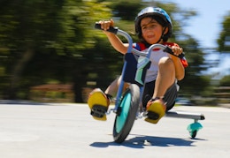 child on a Razor RipRider