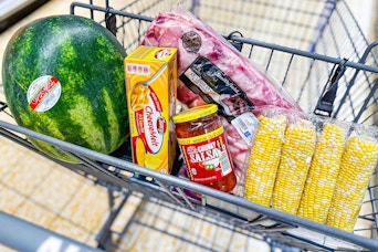 aldi weekly matchup groceries in shopping cart