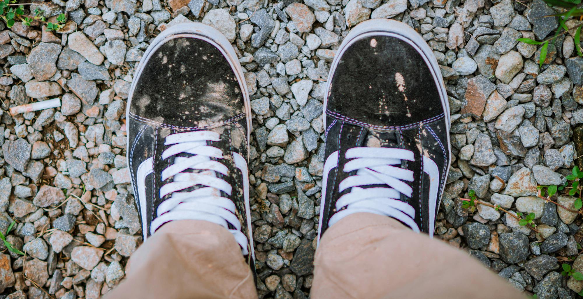 Twee graden leren Krankzinnigheid How to Clean Vans Shoes — the Easy Way - The Krazy Coupon Lady