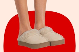 Close up shot of model wearing the Joyspun Women's Faux Suede Platform Clog Slippers in the color "oatmeal" 